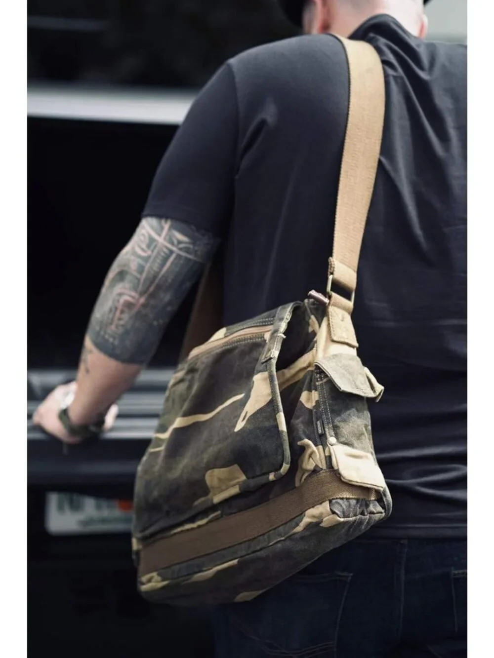 Vintage Canvas Messenger Bag - Stylish Crossbody Satchel for Travel & Everyday